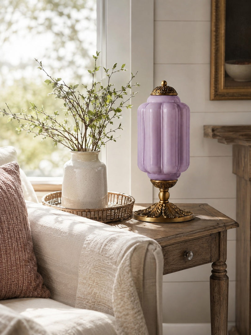 Eloise Scallop Glasschirm Vintage-inspirierte Tischlampe für Schlafzimmer und Wohnzimmer Akzentbeleuchtung