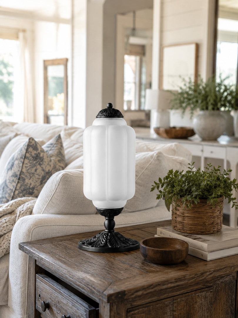 Eloise Scallop Glasschirm Vintage-inspirierte Tischlampe für Schlafzimmer und Wohnzimmer Akzentbeleuchtung