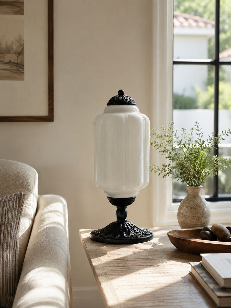 Eloise Scallop Glasschirm Vintage-inspirierte Tischlampe für Schlafzimmer und Wohnzimmer Akzentbeleuchtung