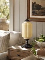 Bild in Gallery-Viewer laden, Eloise Scallop Glasschirm Vintage-inspirierte Tischlampe für Schlafzimmer und Wohnzimmer Akzentbeleuchtung