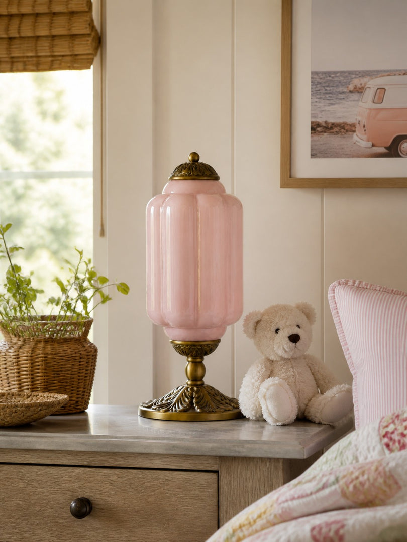 Eloise Scallop Glasschirm Vintage-inspirierte Tischlampe für Schlafzimmer und Wohnzimmer Akzentbeleuchtung