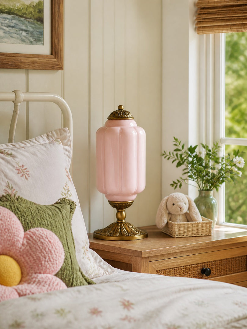 Eloise Scallop Glasschirm Vintage-inspirierte Tischlampe für Schlafzimmer und Wohnzimmer Akzentbeleuchtung