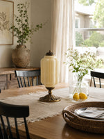 Bild in Gallery-Viewer laden, Eloise Scallop Glasschirm Vintage-inspirierte Tischlampe für Schlafzimmer und Wohnzimmer Akzentbeleuchtung