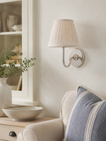 Charger l'image dans la visionneuse de galerie, Applique murale en tissu Luvora avec abat-jour tambour - Applique plissée classique