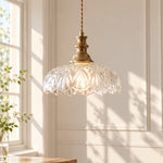 Bild in Gallery-Viewer laden, Scalloped Clear Glass Pendant Light