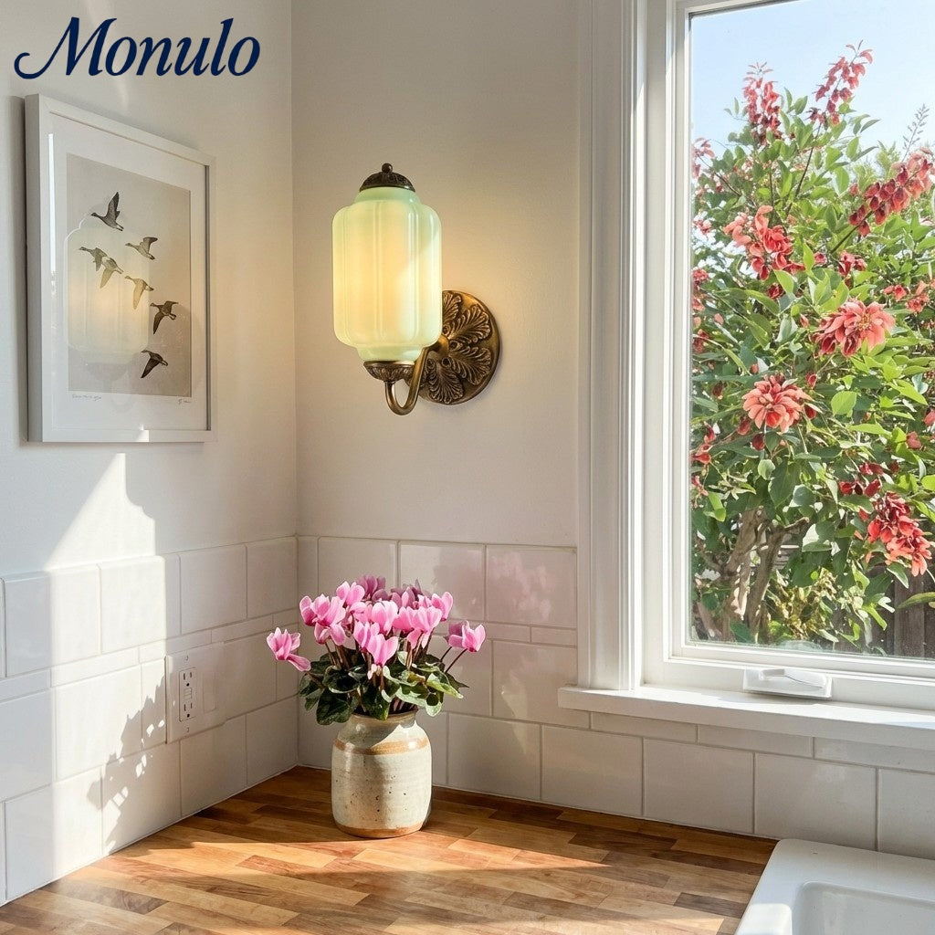 Applique murale vintage en verre laiteux festonné Eloise - Éclairage d'appoint moderne pour salle de bain et chambre