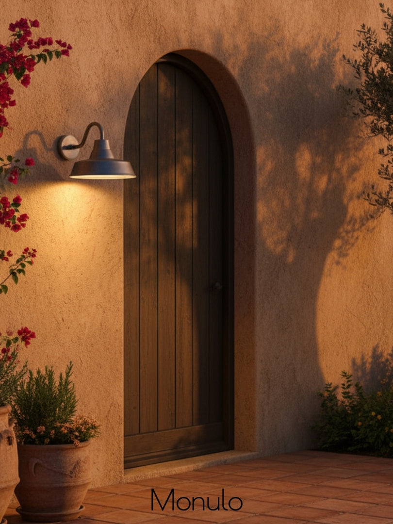Aplique de pared para granero de exterior Korvi: iluminación retro de aluminio resistente