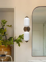 Cargar imagen en el visor de la Galería, Aplique de pared horizontal Eloise de cristal vintage americano con forma de farol
