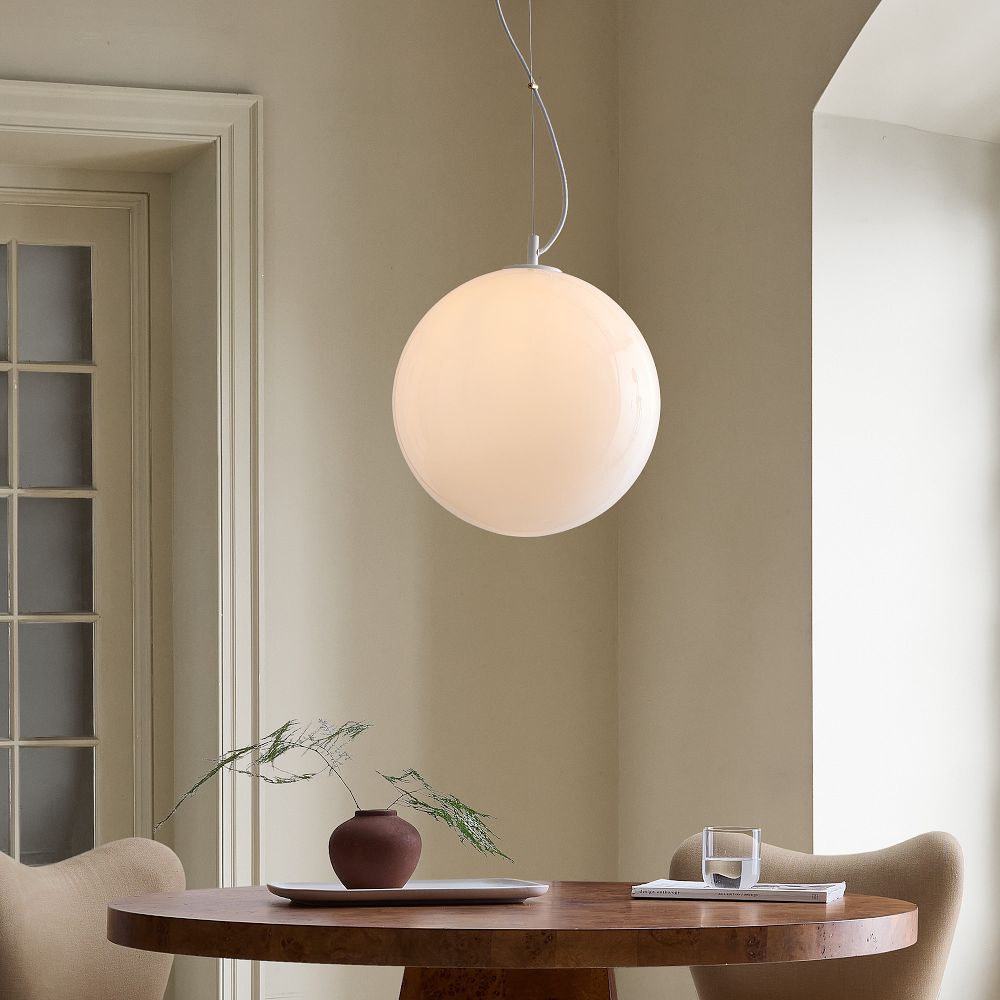 Lámpara colgante minimalista de cristal Lumivelle: diseño regulable en altura