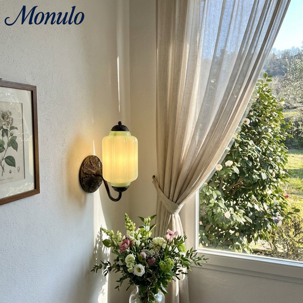 Applique murale vintage en verre laiteux festonné Eloise - Éclairage d'appoint moderne pour salle de bain et chambre