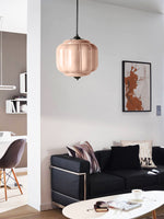 Bild in der Galerieansicht laden, Amerikanisches Vintage Cream Glass Shade Shaped Eloise Kronleuchter
