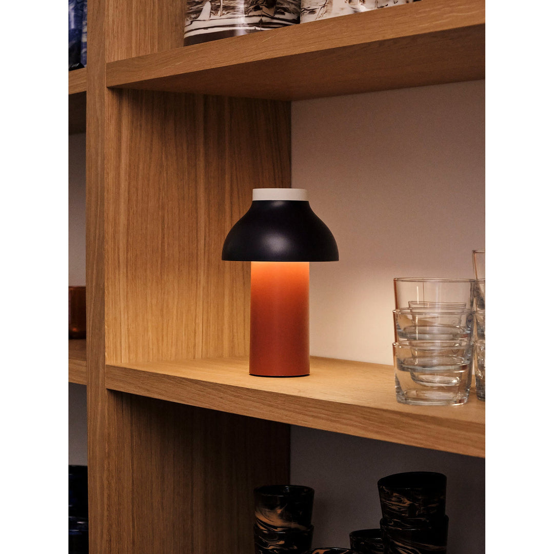 Moderne tragbare Tischlampe – minimalistisches, wiederaufladbares Licht für Innen- und Außenbereich