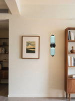 Cargar imagen en el visor de la Galería, Aplique de pared horizontal Eloise de cristal vintage americano con forma de farol
