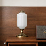 Charger l'image dans la visionneuse de galerie, Lampe de table d'inspiration vintage avec abat-jour en verre festonné Eloise pour un éclairage d'appoint dans la chambre et le salon 