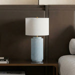 Bild in Gallery-Viewer laden, Ceruna Minimalistische Keramik-Tischlampe - Keramikfuß mit einem Lampenschirm aus Leinen