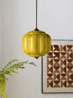 Bild in der Galerieansicht laden, Amerikanisches Vintage Cream Glass Shade Shaped Eloise Kronleuchter
