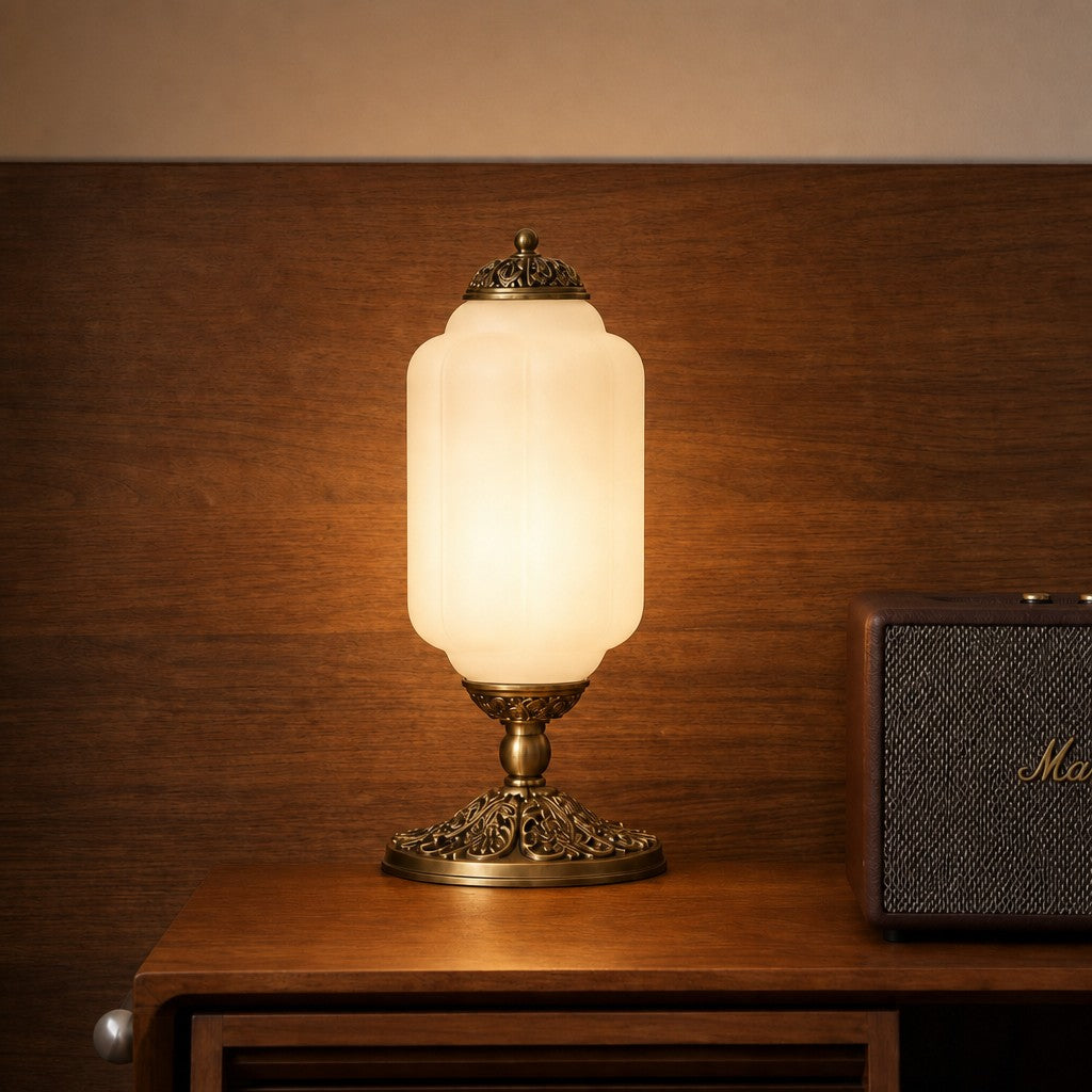 Lampe de table d'inspiration vintage avec abat-jour en verre festonné Eloise pour un éclairage d'appoint dans la chambre et le salon 
