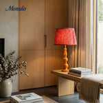 Charger l'image dans la visionneuse de galerie, Lampe de table sculpturale Grainora avec base en grain de bois naturel et abat-jour en tissu pour intérieurs chaleureux