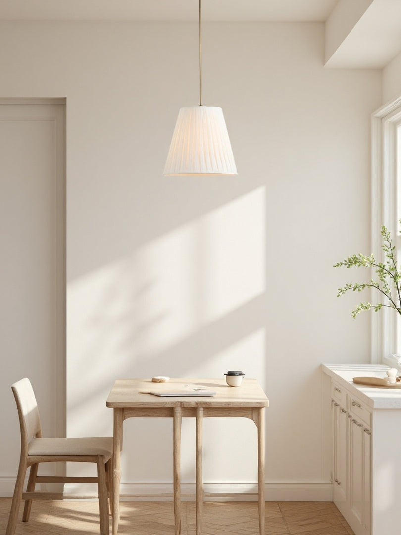 Lámpara colgante plisada de tela Luvora: elegante lámpara colgante de latón para comedor