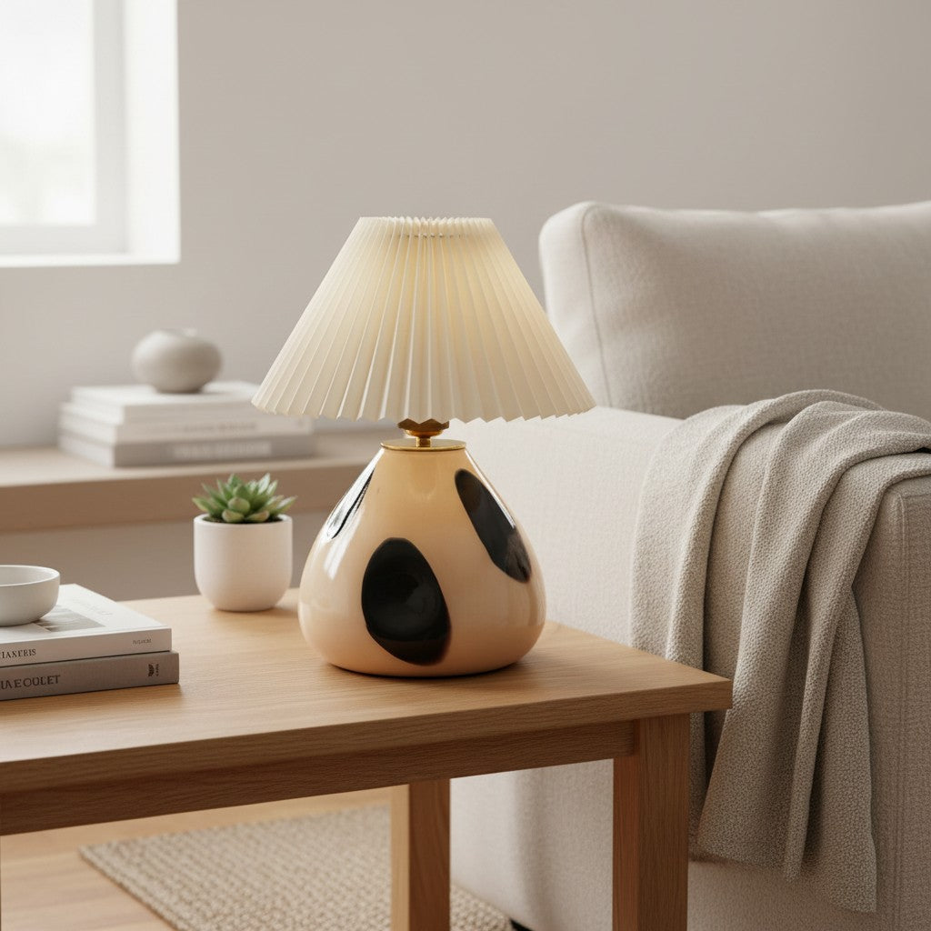 Lampe de table plissée en tissu minimaliste Undara - Éclairage nordique moderne pour bureau à domicile et tables d'appoint