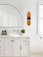 Cargar imagen en el visor de la Galería, Aplique de pared horizontal Eloise de cristal vintage americano con forma de farol
