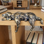 Cargar imagen en el visor de la Galería, Escultura Geométrica de Perro Floxo Decoración Moderna - Arte Minimalista de Hierro para Escritorio