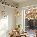 Cargar imagen en el visor de la Galería, Lámpara colgante de vidrio acanalado: lámpara colgante vintage de vidrio verde con un toque moderno.