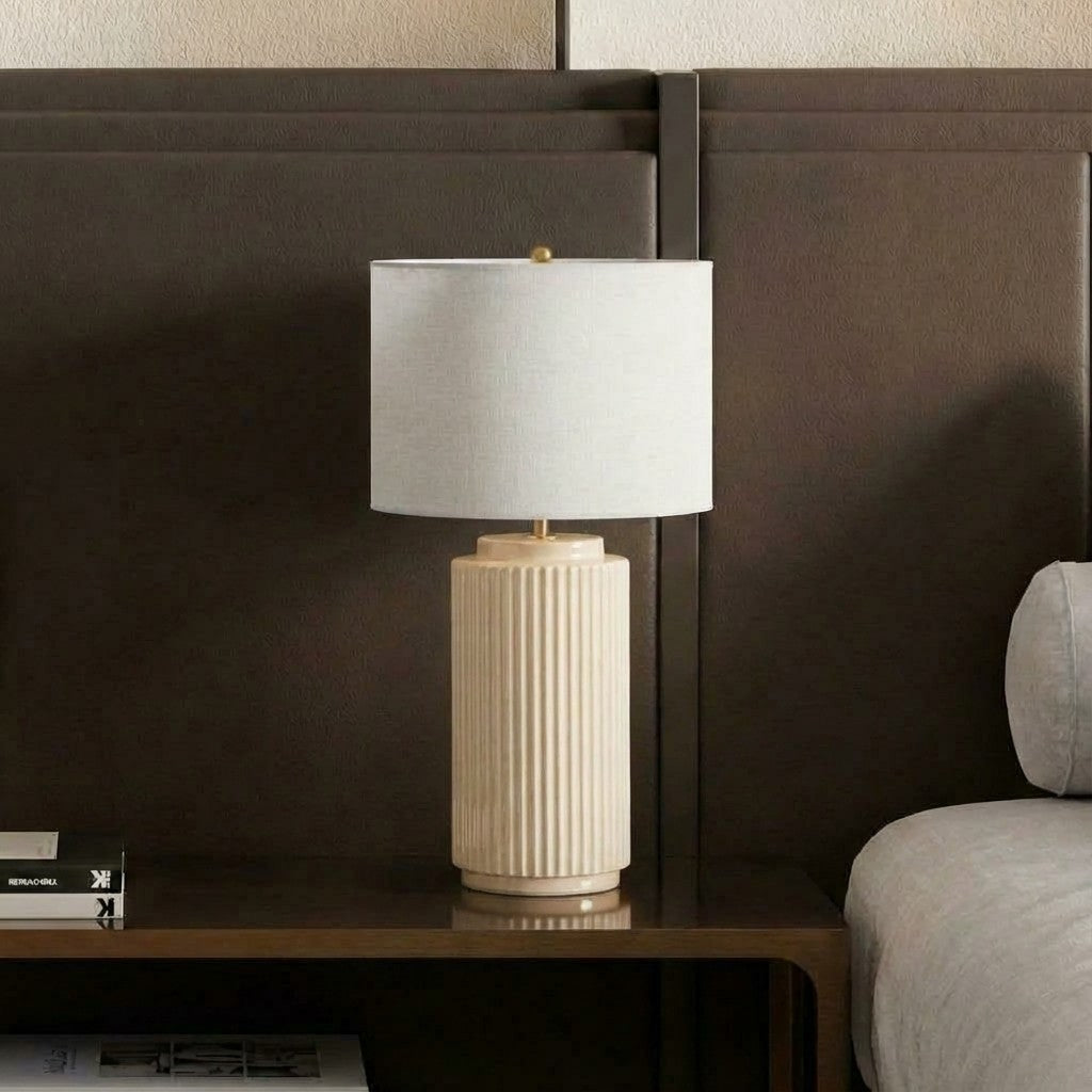 Ceruna Minimalistische Keramik-Tischlampe - Keramikfuß mit einem Lampenschirm aus Leinen