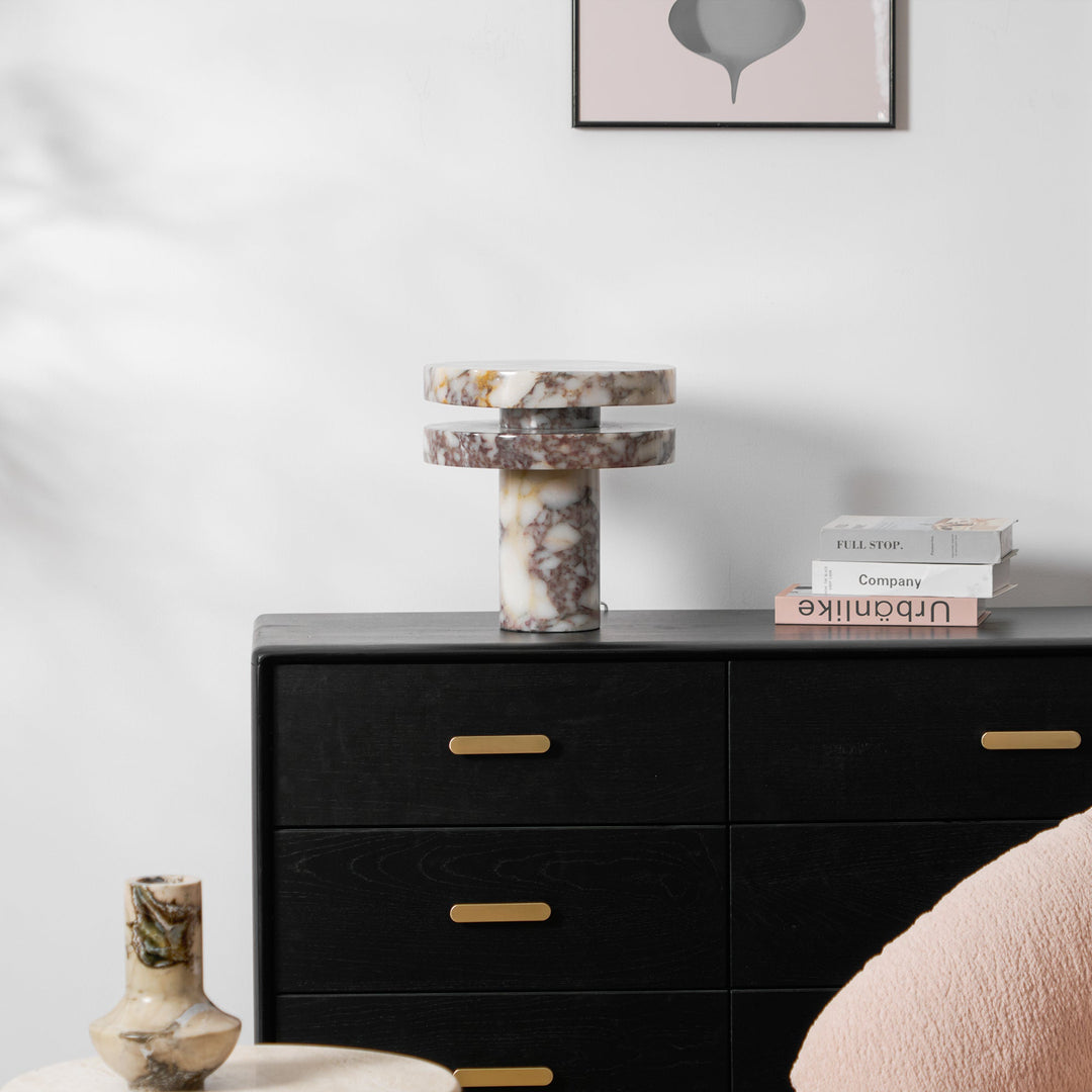 Moderne skulpturale Tischlampe mit zylindrischem Sockeldesign für Schlafzimmer-Nachttisch und Wohnzimmer