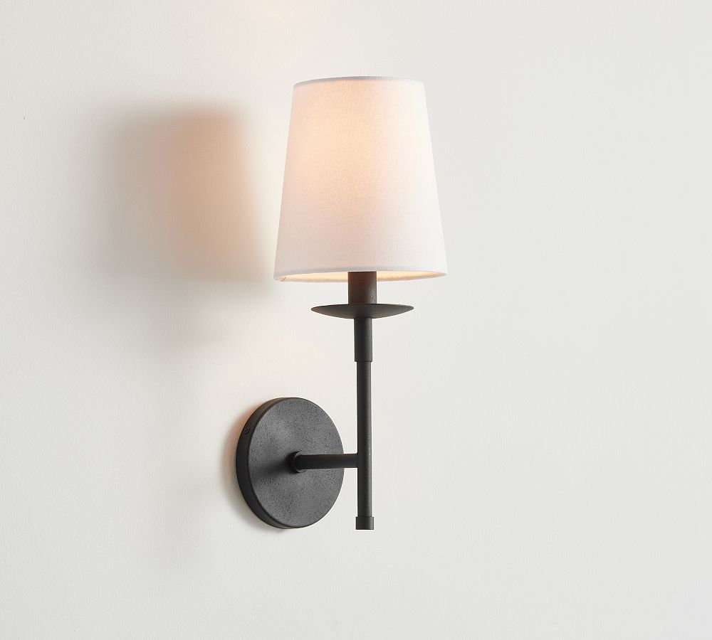 Aplique de pared Rowan Classic Linen - Lámpara de latón con pantalla de tela