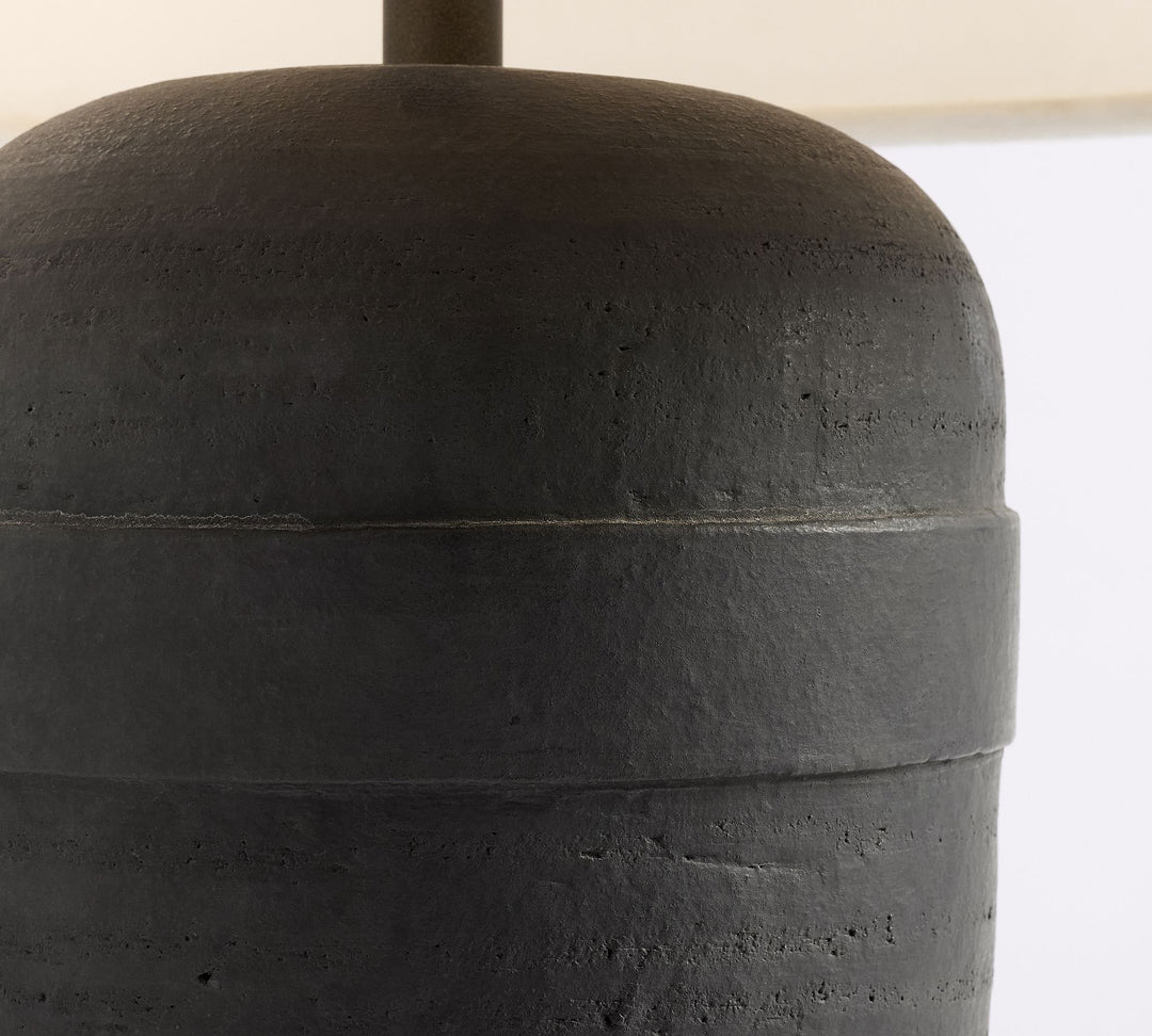 Ceruna strukturierte Keramikbasis mit Stoffschirm Tischlampe - moderne Nachttischbeleuchtung für das Schlafzimmer