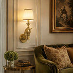 Bild in Gallery-Viewer laden, Pleated shade horse wall lamp in a classic sitting room