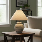 Charger l'image dans la visionneuse de galerie, Lampe de table minimaliste en métal et céramique Ceravine - Design nordique pour chevet et salon