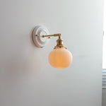 Cargar imagen en el visor de la Galería, Lámpara de pared vintage de cerámica japonesa de latón con una luz
