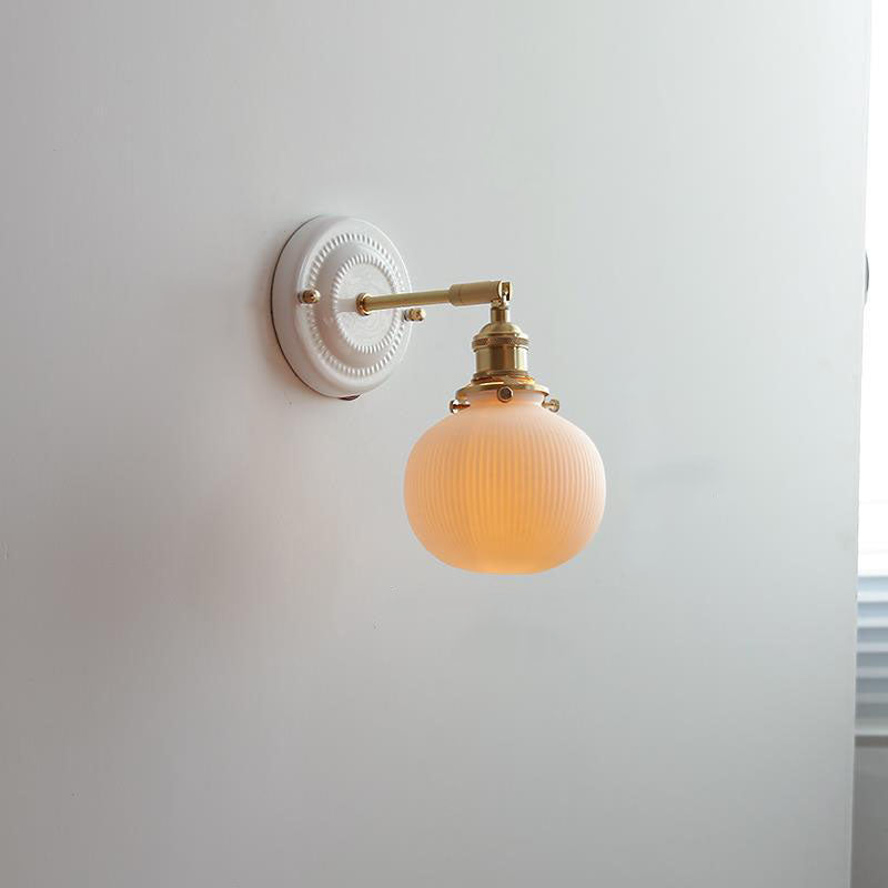 Lámpara de pared vintage de cerámica japonesa de latón con una luz