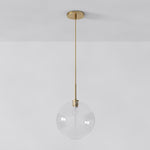 Cargar imagen en el visor de la Galería, Lámpara colgante Selvion con forma de globo escultural: moderna lámpara colgante de cristal con un diseño elegante.
