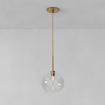 Cargar imagen en el visor de la Galería, Lámpara colgante Selvion con forma de globo escultural: moderna lámpara colgante de cristal con un diseño elegante.
