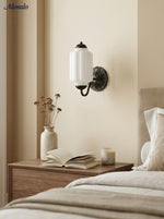 Bild in Gallery-Viewer laden, Vintage Milchglas Wandleuchte Nachttisch Flur Eloise Wandleuchte