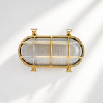 Cargar imagen en el visor de la Galería, Aplique de pared Ivoran Bulkhead - Luz industrial vintage de vidrio con jaula de latón para exteriores y baño