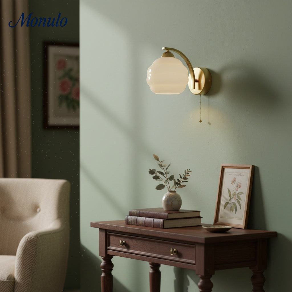 Aplique de pared Bauhaus con globo de ópalo Capigia: luz minimalista vintage para dormitorio o pasillo 