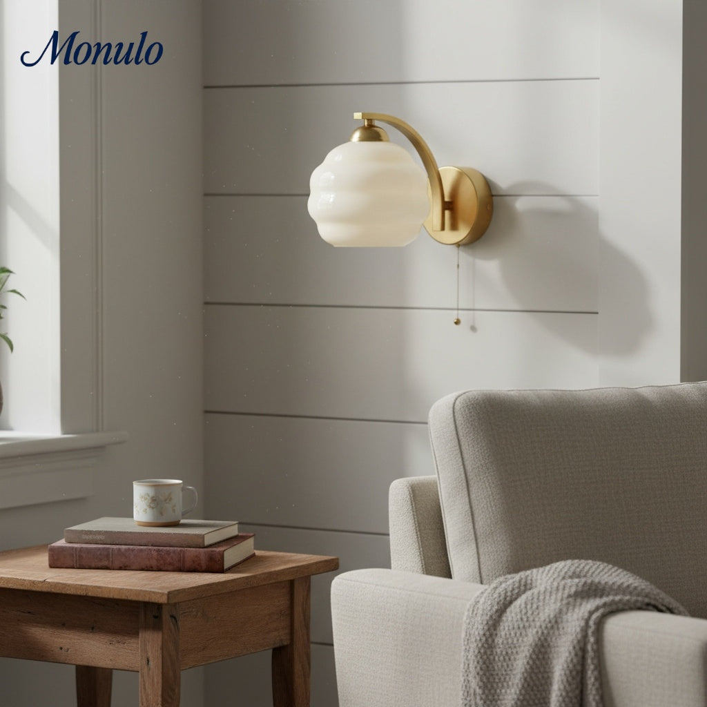 Aplique de pared Bauhaus con globo de ópalo Capigia: luz minimalista vintage para dormitorio o pasillo 