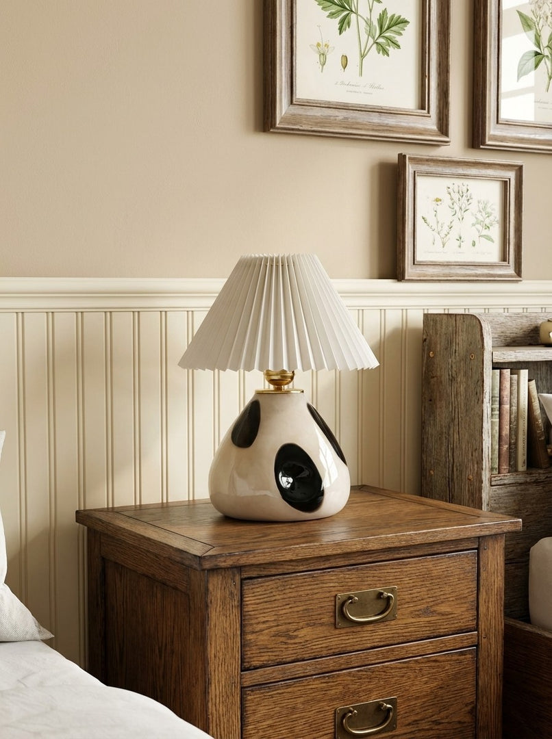 Lampe de table plissée en tissu minimaliste Undara - Éclairage nordique moderne pour bureau à domicile et tables d'appoint