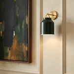 Charger l'image dans la visionneuse de galerie, Applique murale minimaliste Hanton – Applique en verre lait vintage avec accent en métal