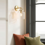 Charger l'image dans la visionneuse de galerie, Applique murale minimaliste Hanton – Applique en verre lait vintage avec accent en métal