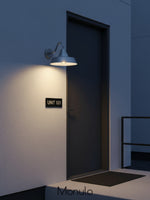 Cargar imagen en el visor de la Galería, Aplique de pared para granero de exterior Korvi: iluminación retro de aluminio resistente
