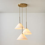 Charger l&#39;image dans la visionneuse de galerie, Lustre conique à 3 lumières Conica - Suspension sculpturale en verre de style moderne
