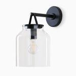 Cargar imagen en el visor de la Galería, Aplique de pared minimalista para exterior Hanton: aplique industrial de metal mate para espacios modernos
