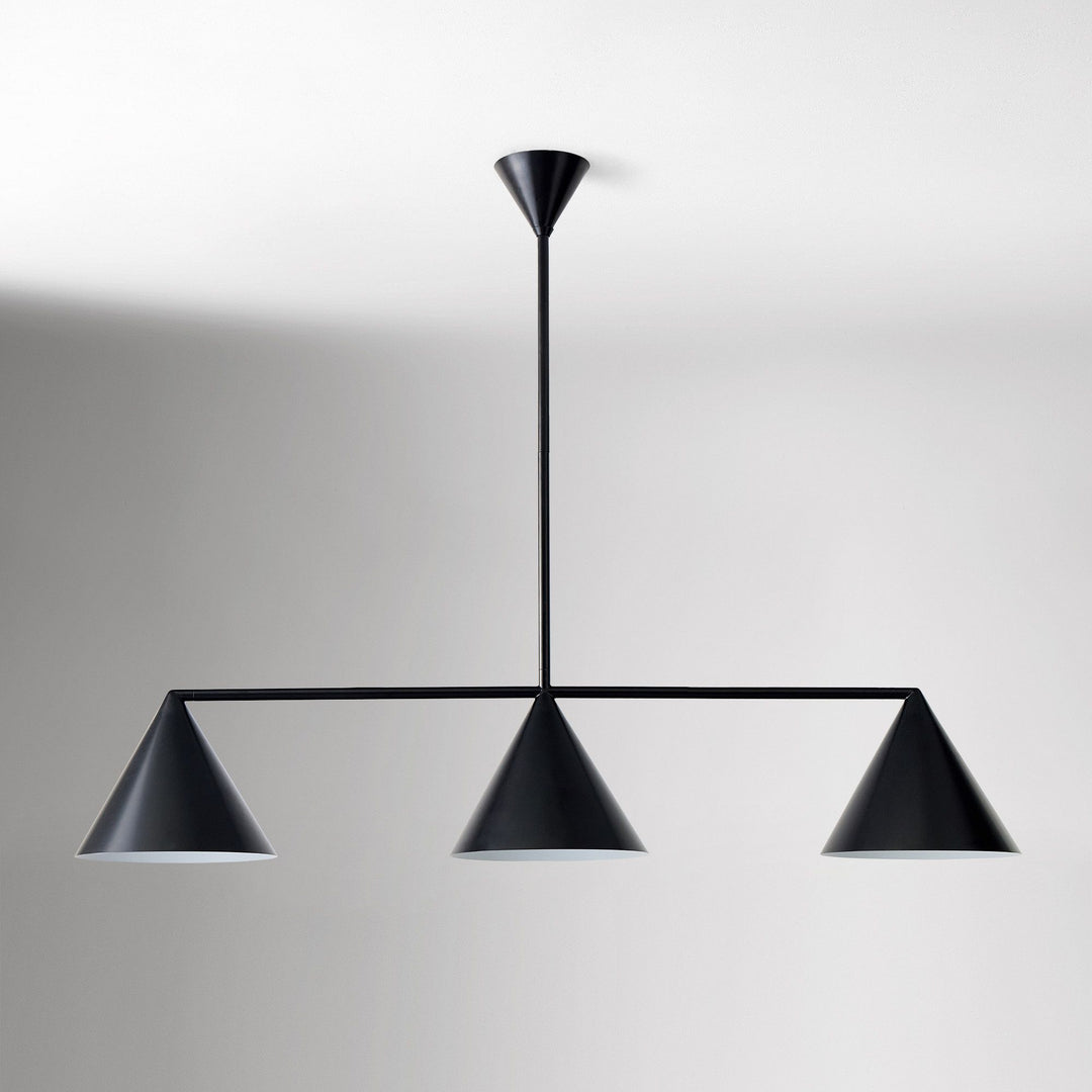 Lámpara de araña de metal con pantalla cónica Brivana: lámpara de comedor minimalista lineal