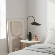 Lámpara de Mesa con Pantalla en Forma de Hoja y Brazo Giratorio Nulavo - Diseño Ajustable para Sala y Dormitorio