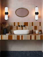 Cargar imagen en el visor de la Galería, Aplique de pared horizontal Eloise de cristal vintage americano con forma de farol
